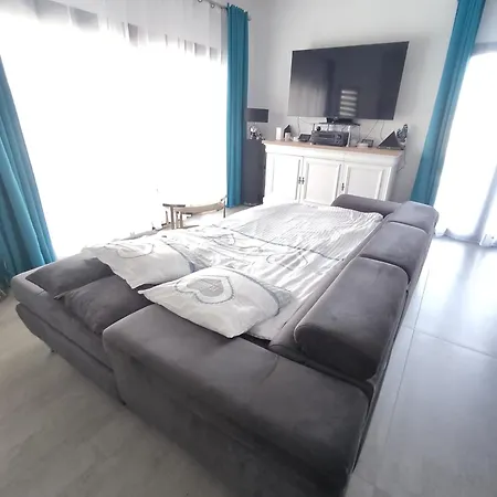 Climatisee Avec Jardin Amenage Et Cuisine D'ete Pour De Superbes Au Soleil ! Villa Perpignan