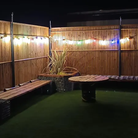 Climatisee Avec Jardin Amenage Et Cuisine D'ete Pour De Superbes Au Soleil ! Villa *