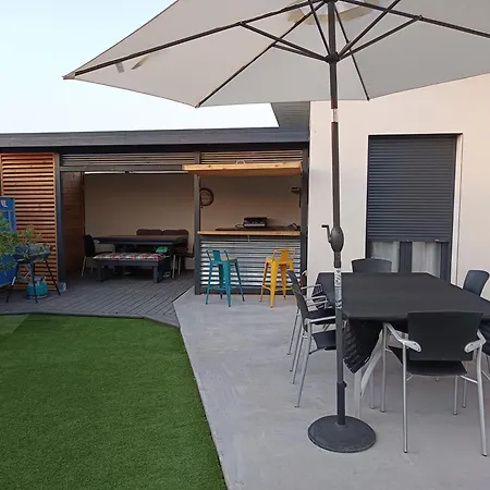 Villa Climatisee Avec Piscine Pour De Superbes Au Soleil ! *