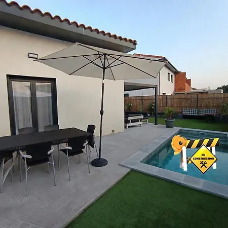 Vila Climatisee Avec Piscine Pour De Superbes Au Soleil !