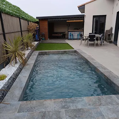 Climatisee Avec Piscine Pour De Superbes Au Soleil ! Villa